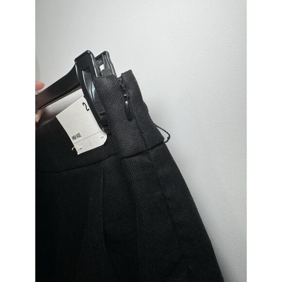 EXPRESS Women’s Black High Waisted Pleated Shorts - Size 2 - NWT - Picture 4 of 8